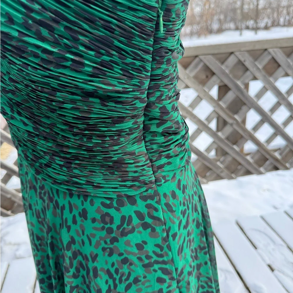 5-Halston Heritage Emerald One-Shoulder Dress - Picture 5 of 14